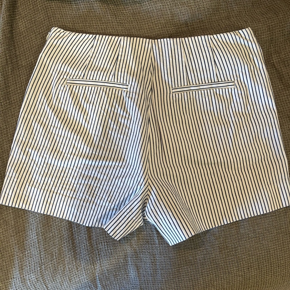 LOFT patterned shorts - Picture 3 of 5